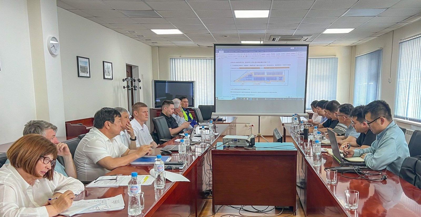 Проект контейнерного хаба обсудили в порту Актау