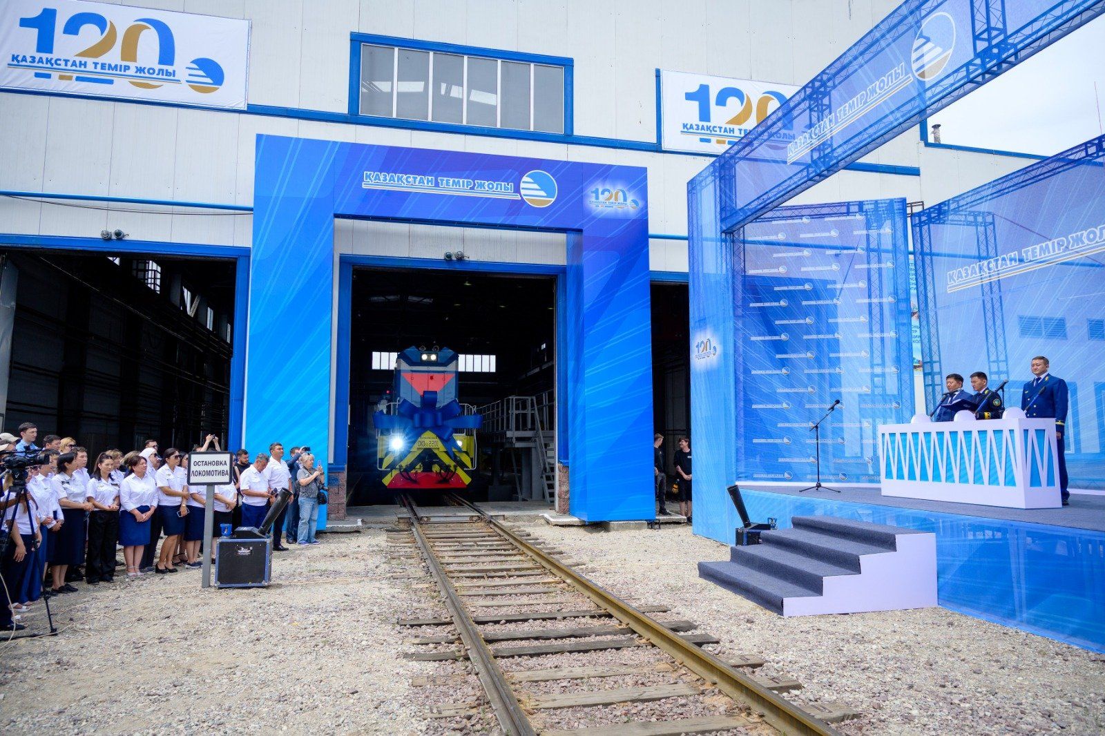 ҚТЖ мен CRRC келісімі шеңберінде алғашқы маневрлік локомотивтер Алтынкөл станциясына толық жеткізілді