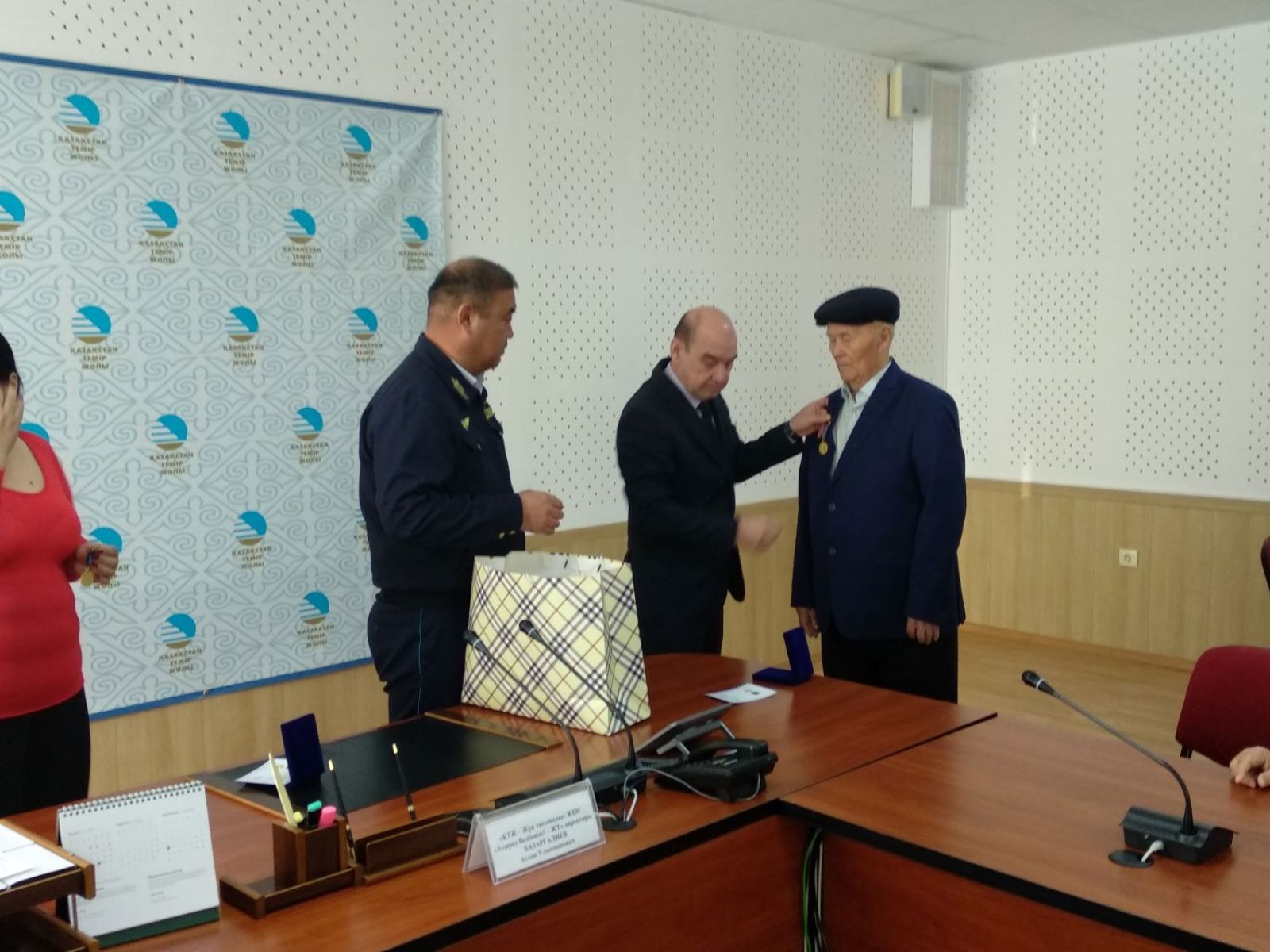 Суретті түсірген автор