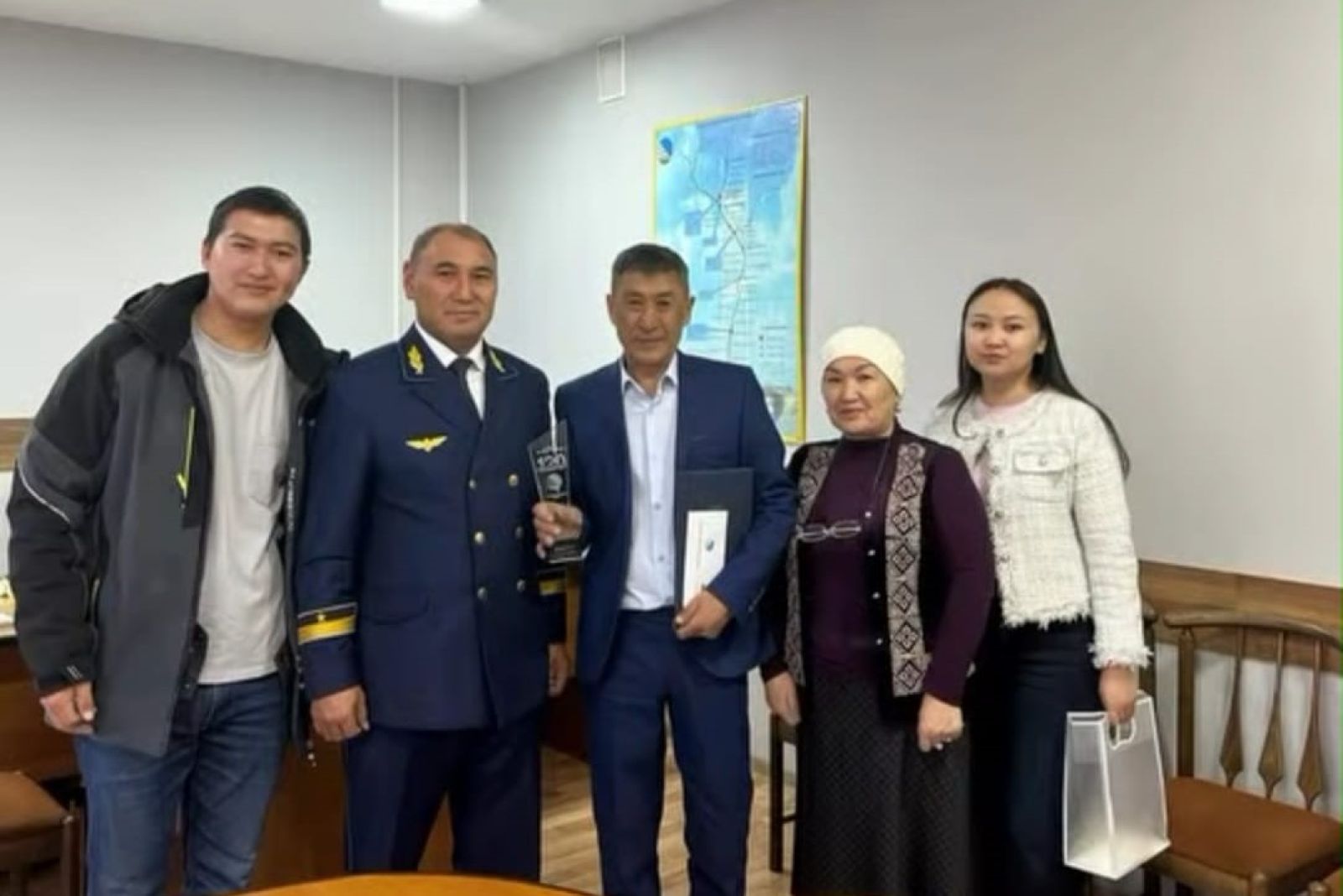 Суретті түсірген автор