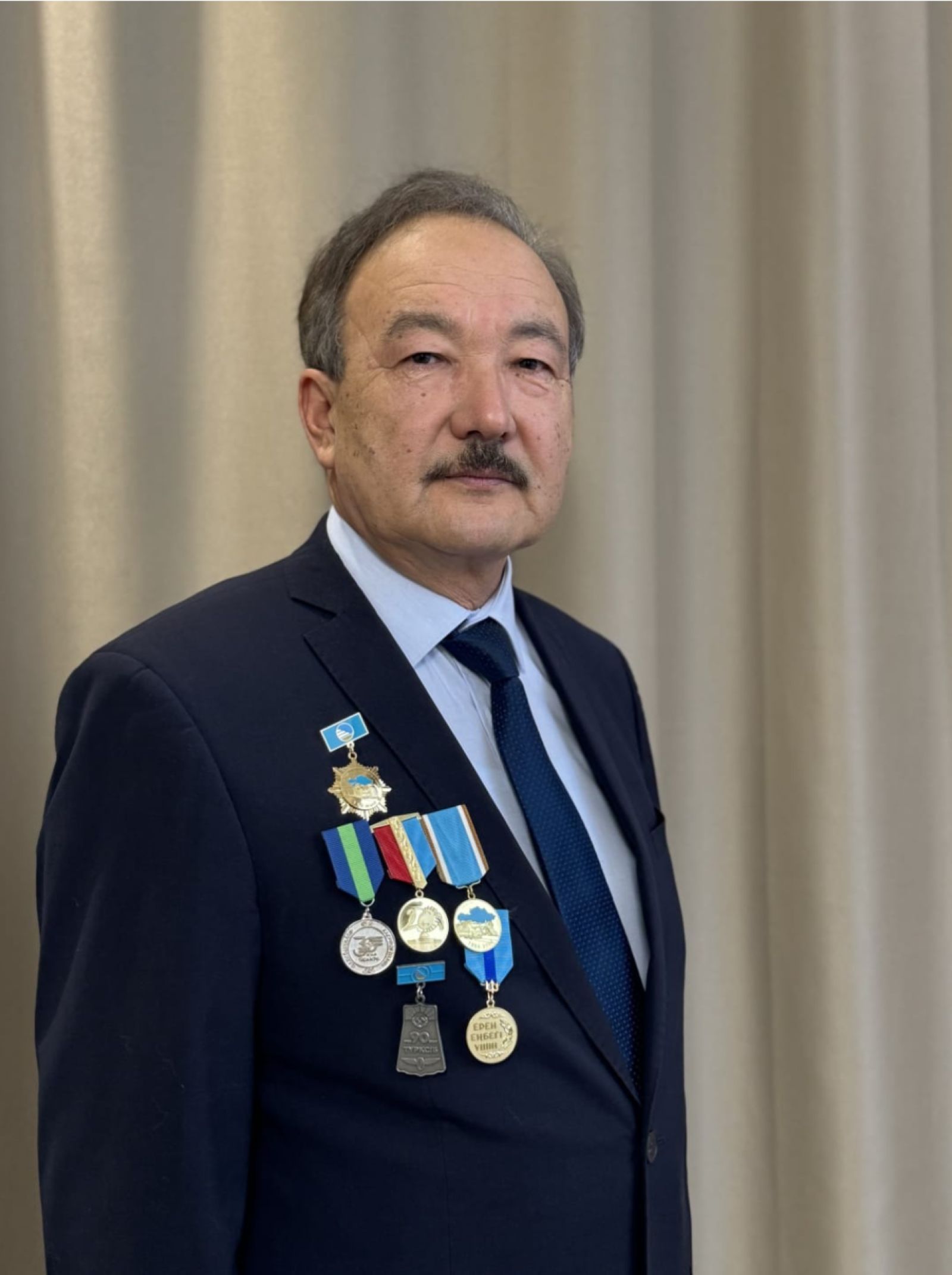 Высококлассный эксперт локомотивного хозяйства Серик Дюсенов отмечает 60-летний юбилей