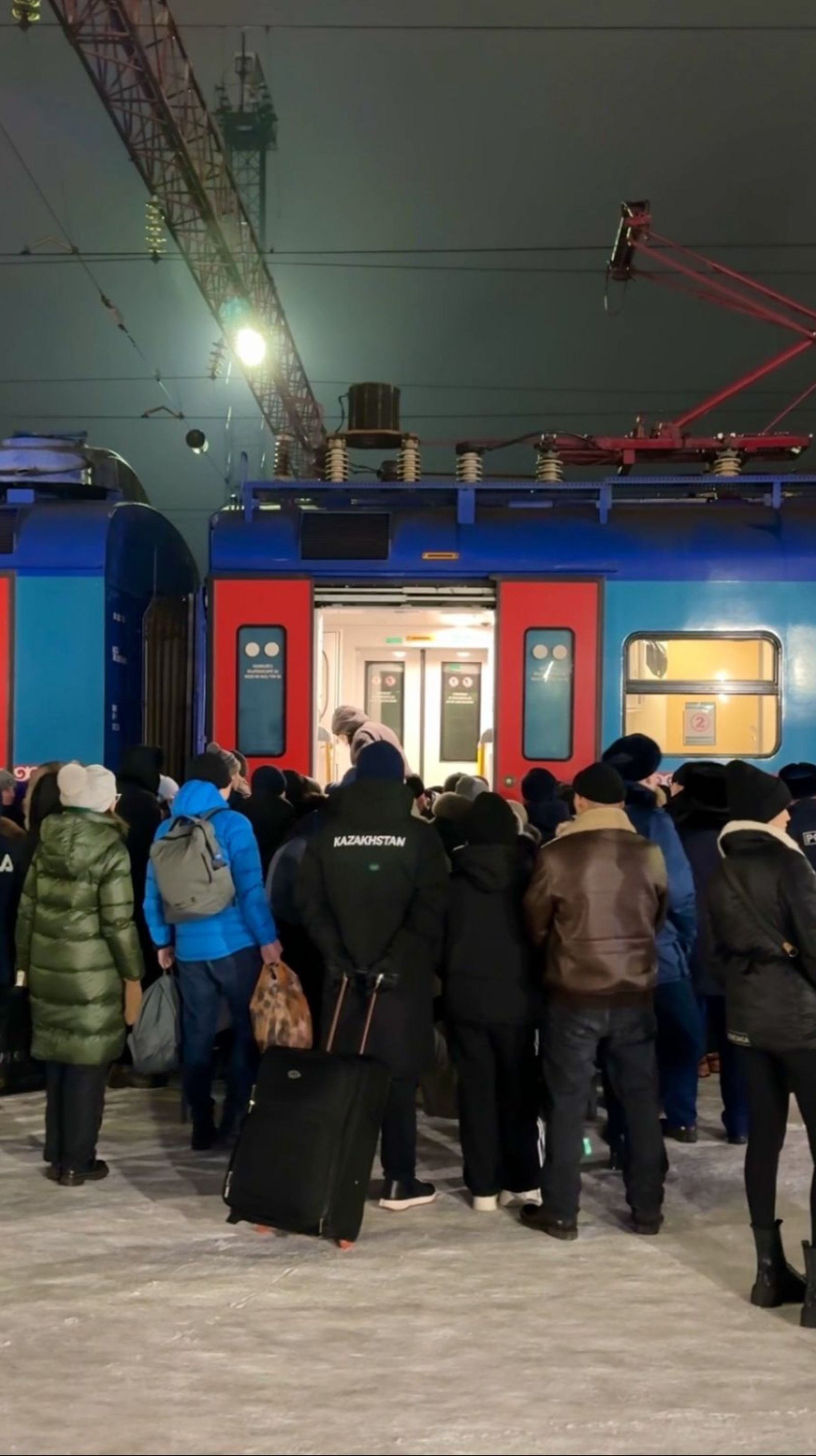 Более 400 человек перевезены поездами КТЖ в связи с закрытием трасс в четырех регионах