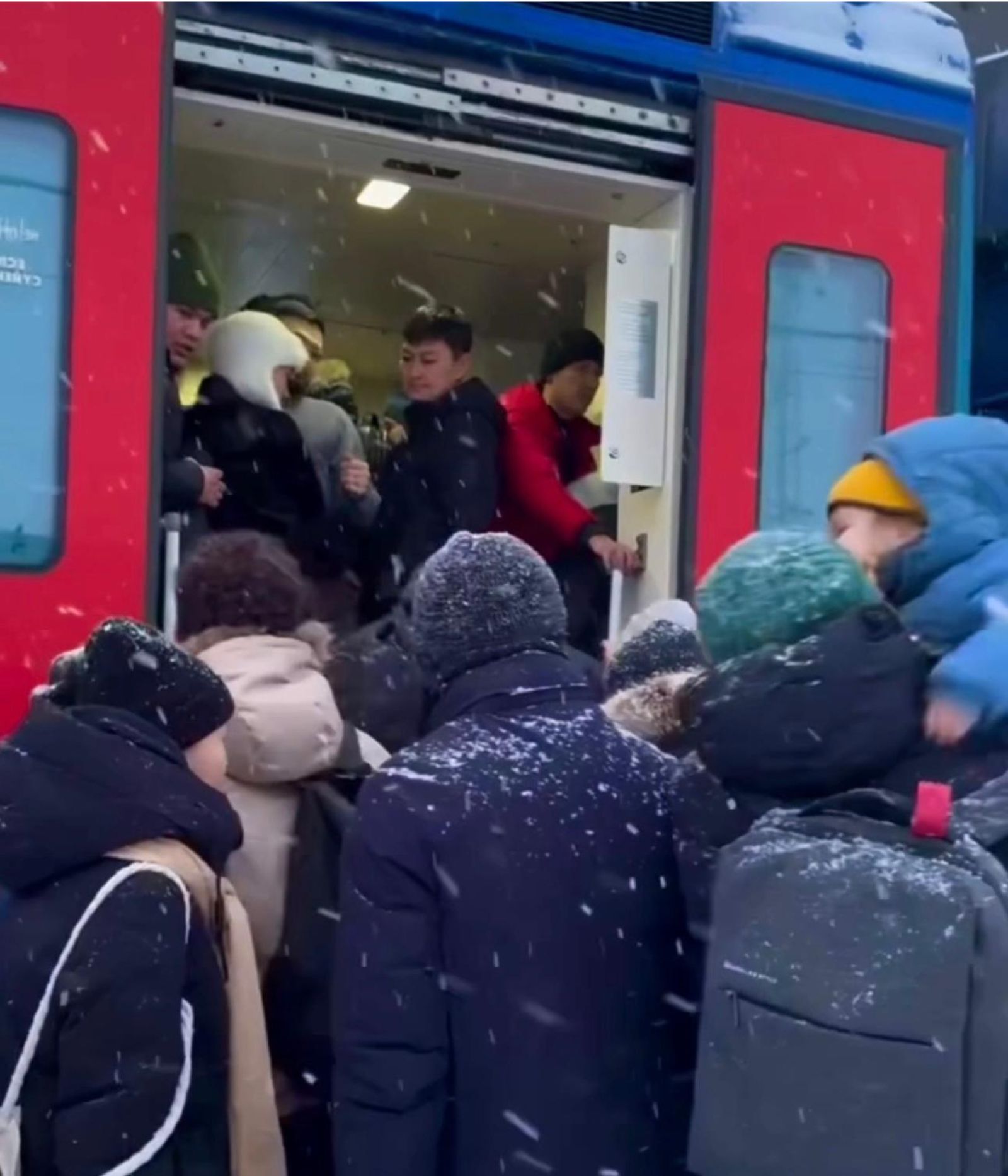Более 700 пассажиров перевезены поездами КТЖ с закрытых трасс