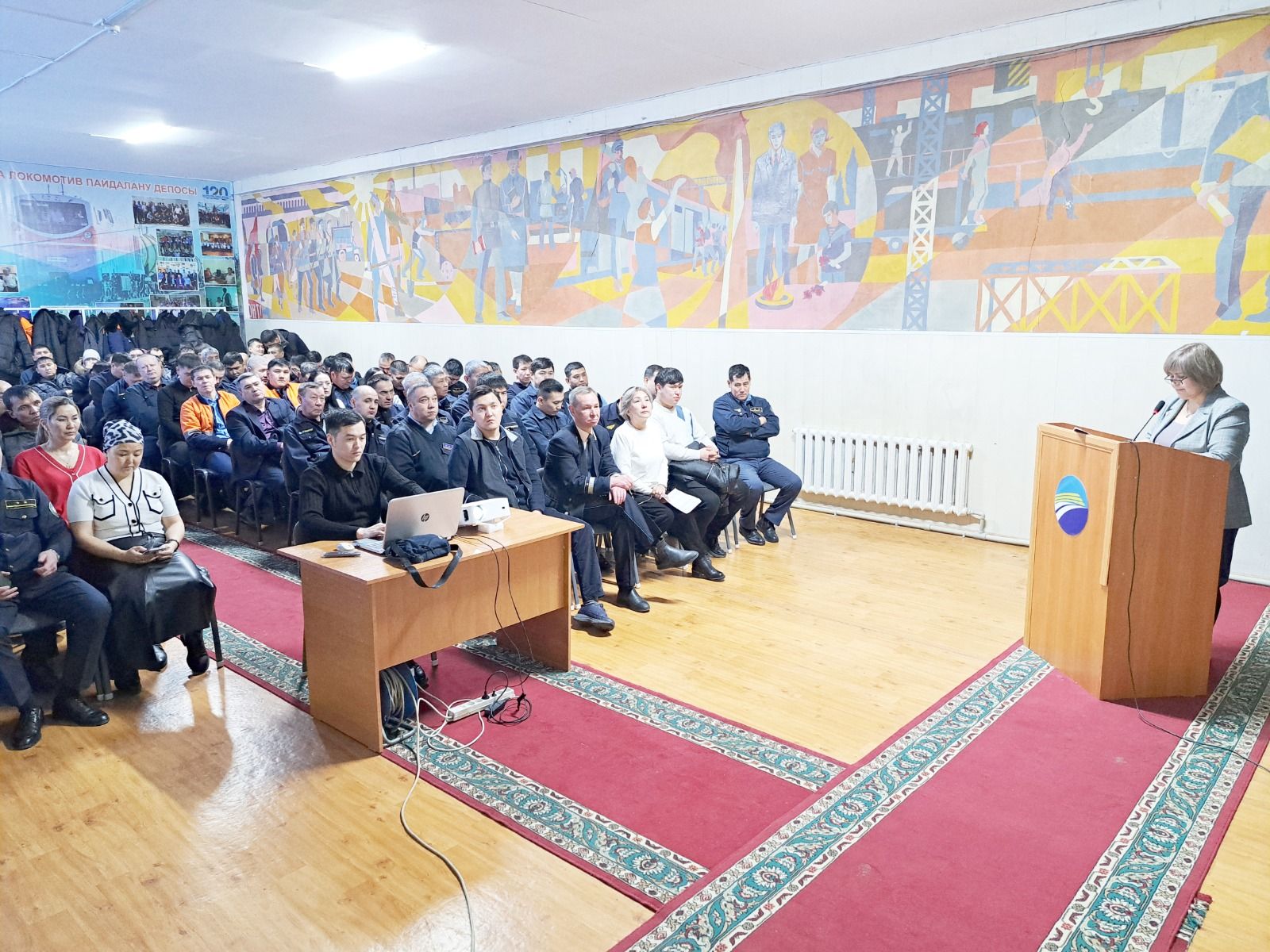 Суретті түсірген автор