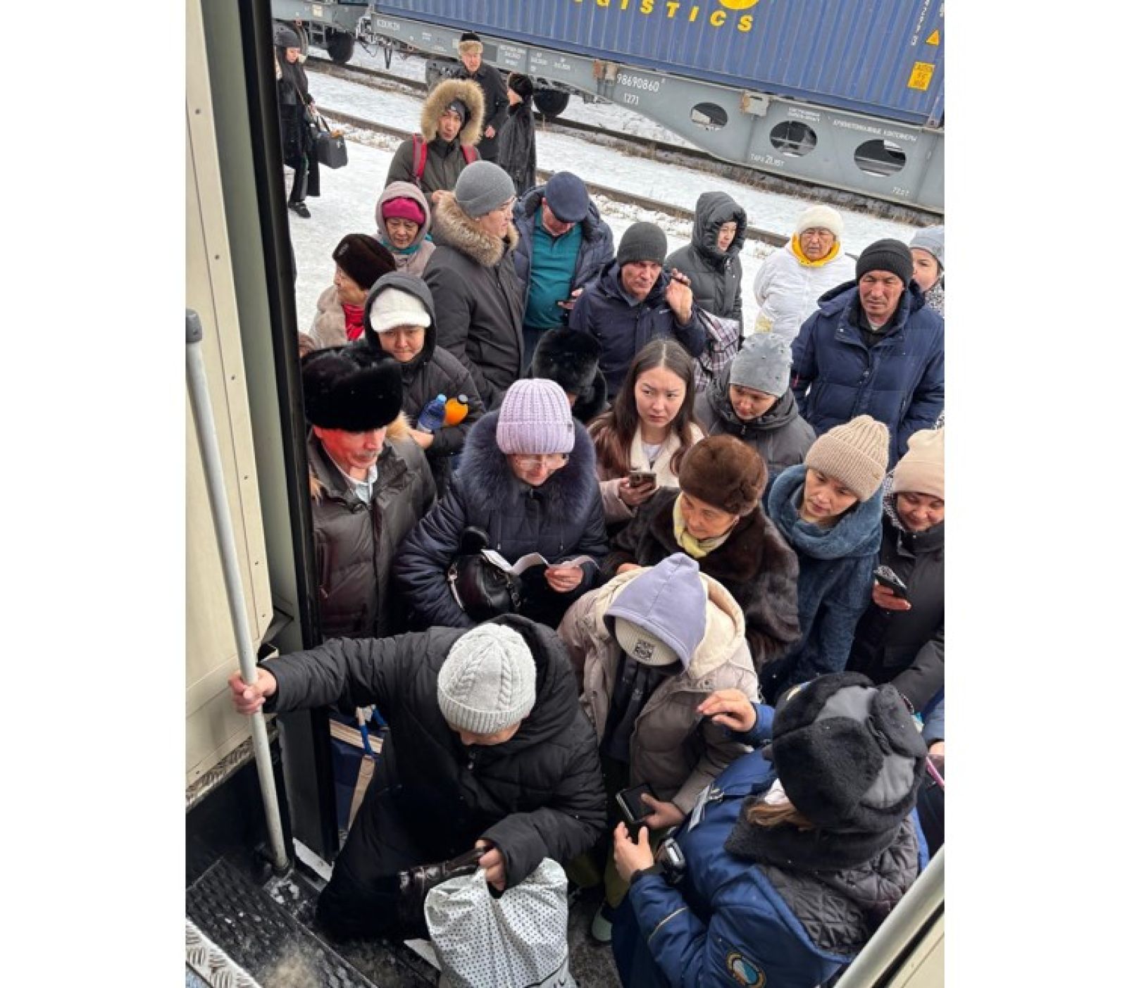 Более 300 пассажиров перевезены поездами КТЖ с закрытых из-за непогоды трасс