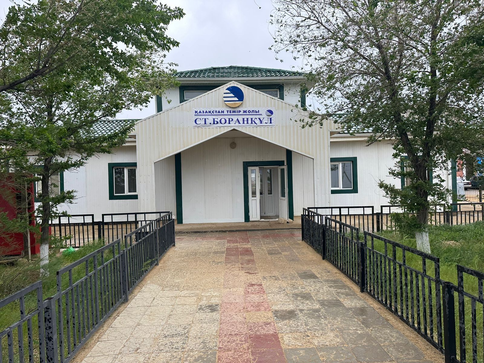 Суреттерді түсірген автор