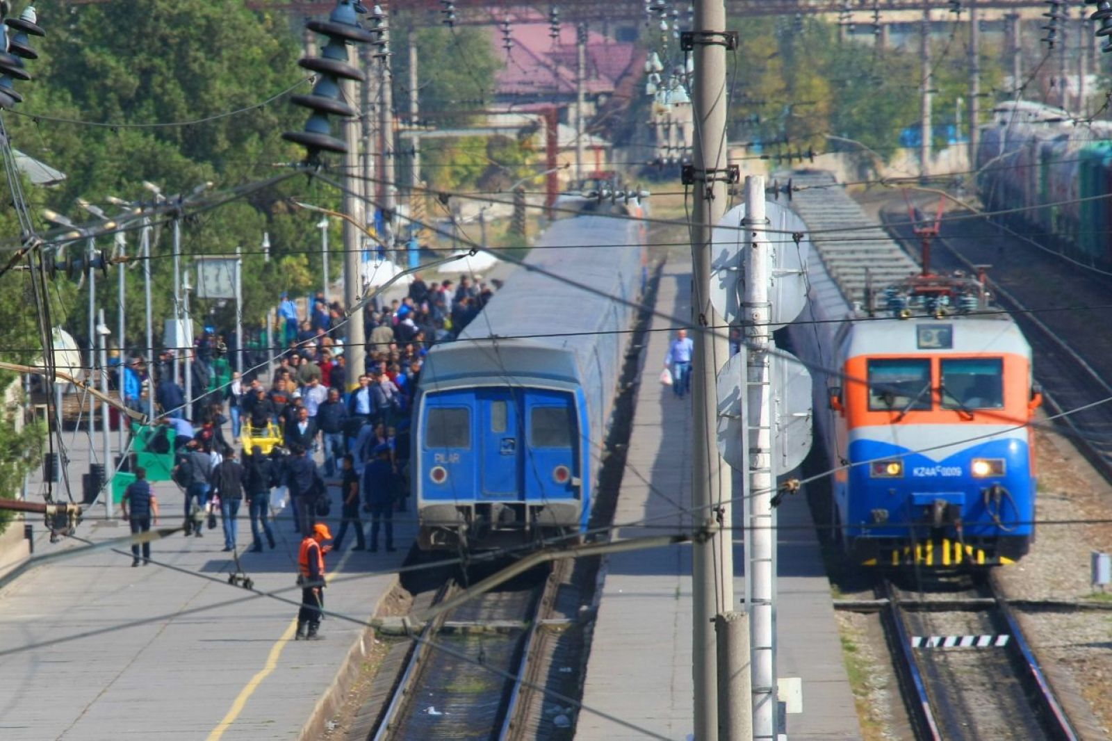 Информационную кампанию по безопасности на железной дороге провели в КТЖ с участием полиции и акиматов