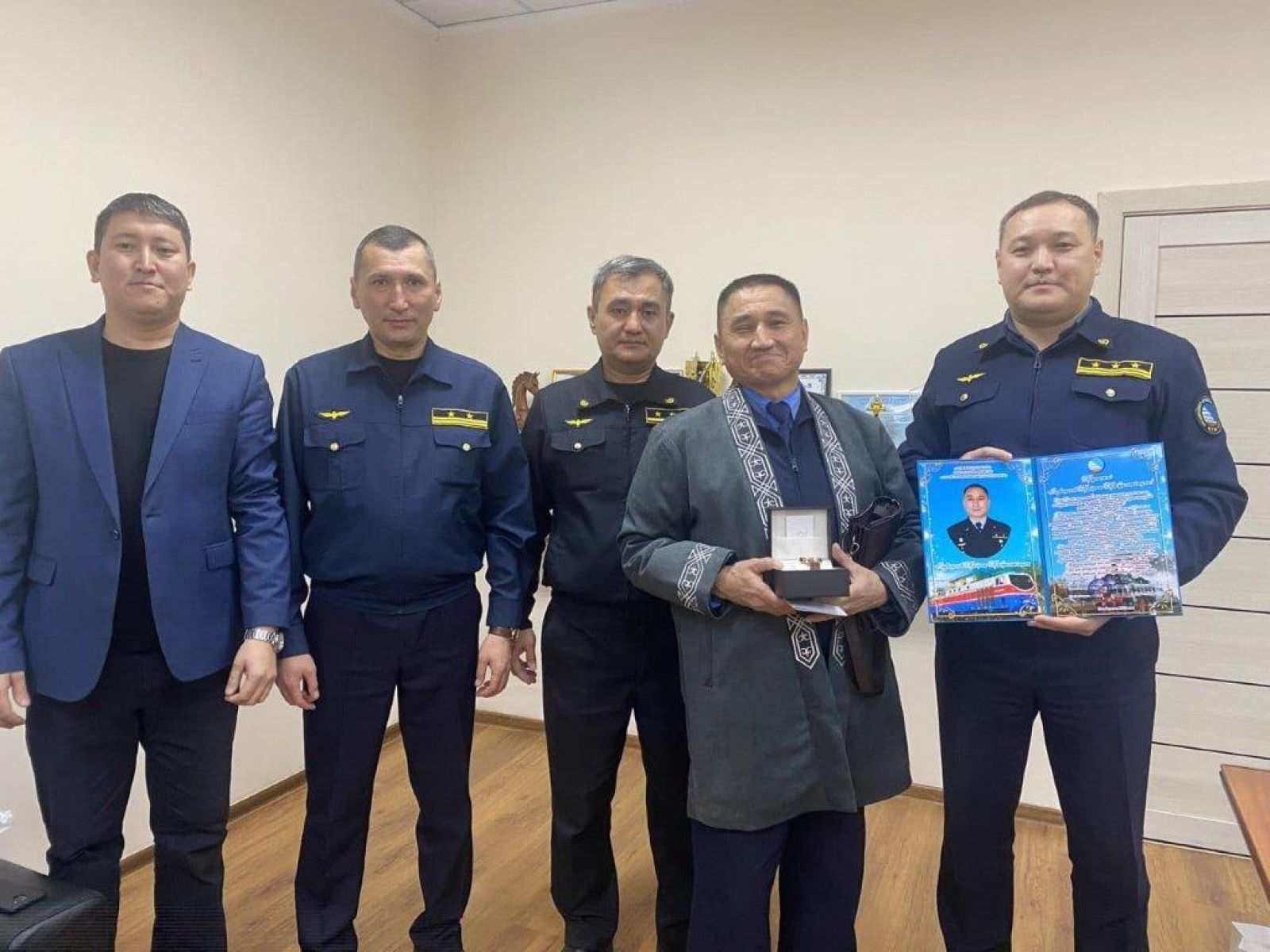Суретті түсірген автор