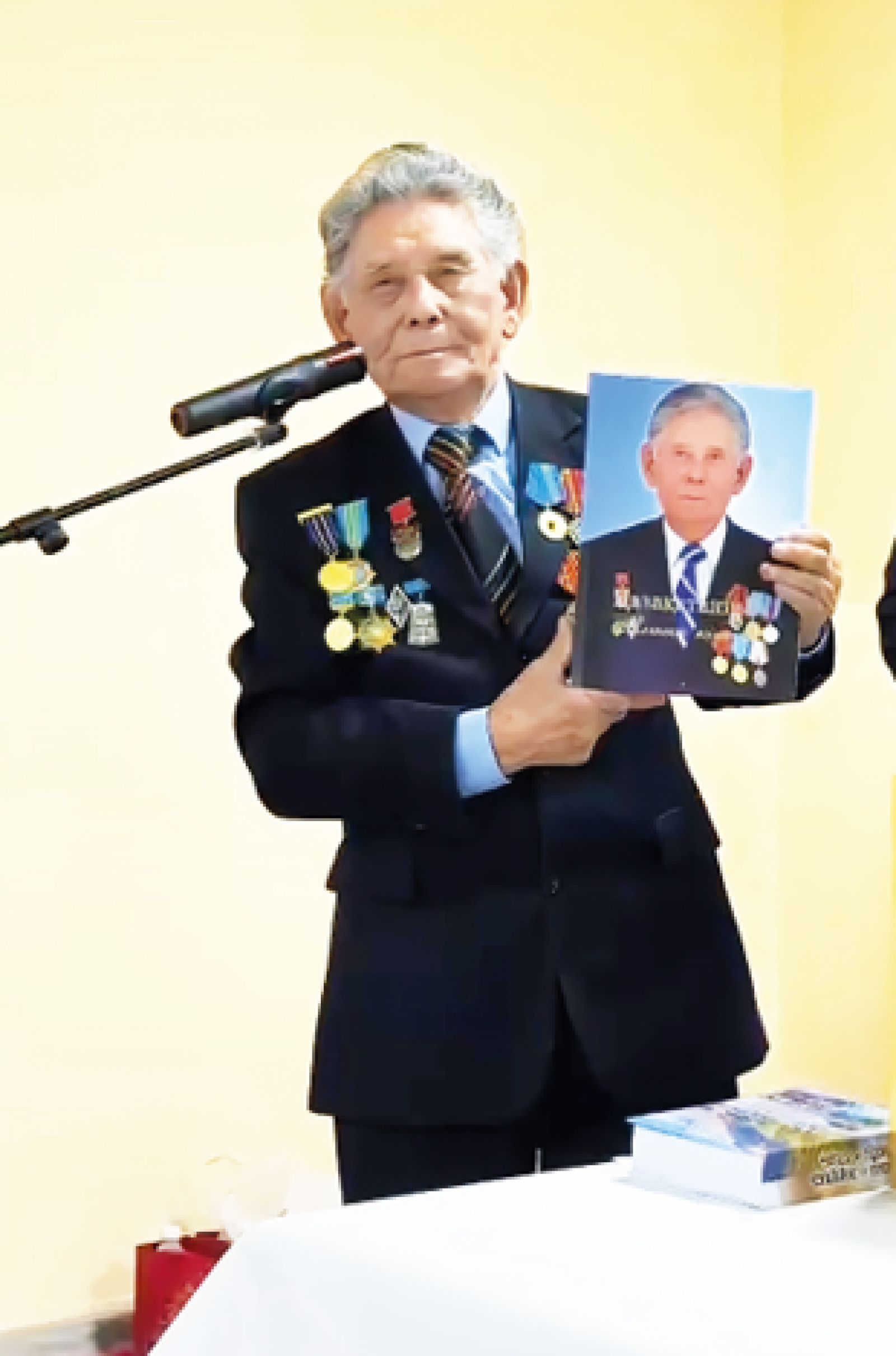 Суретті түсірген автор