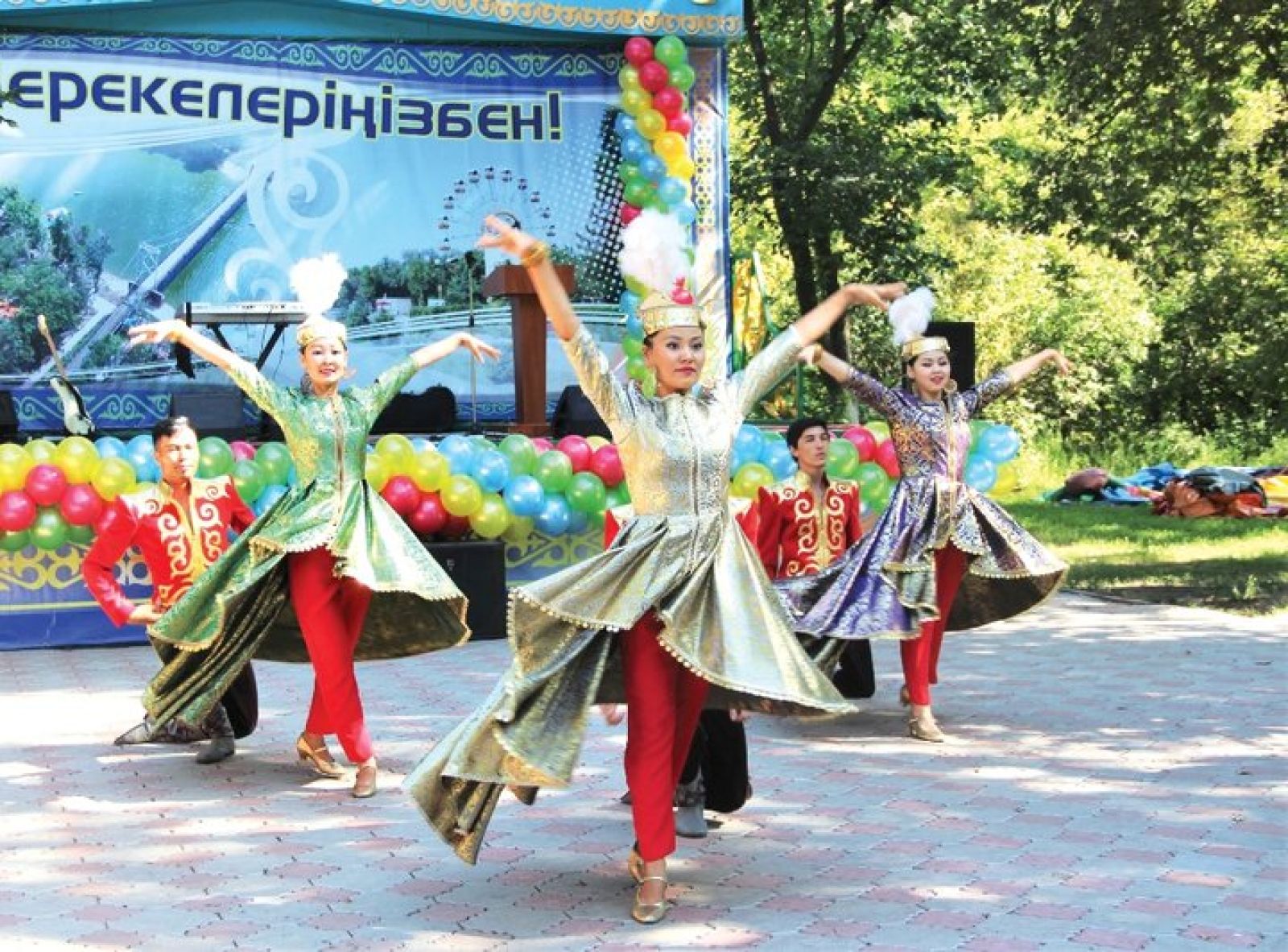 Под овации – к наградам