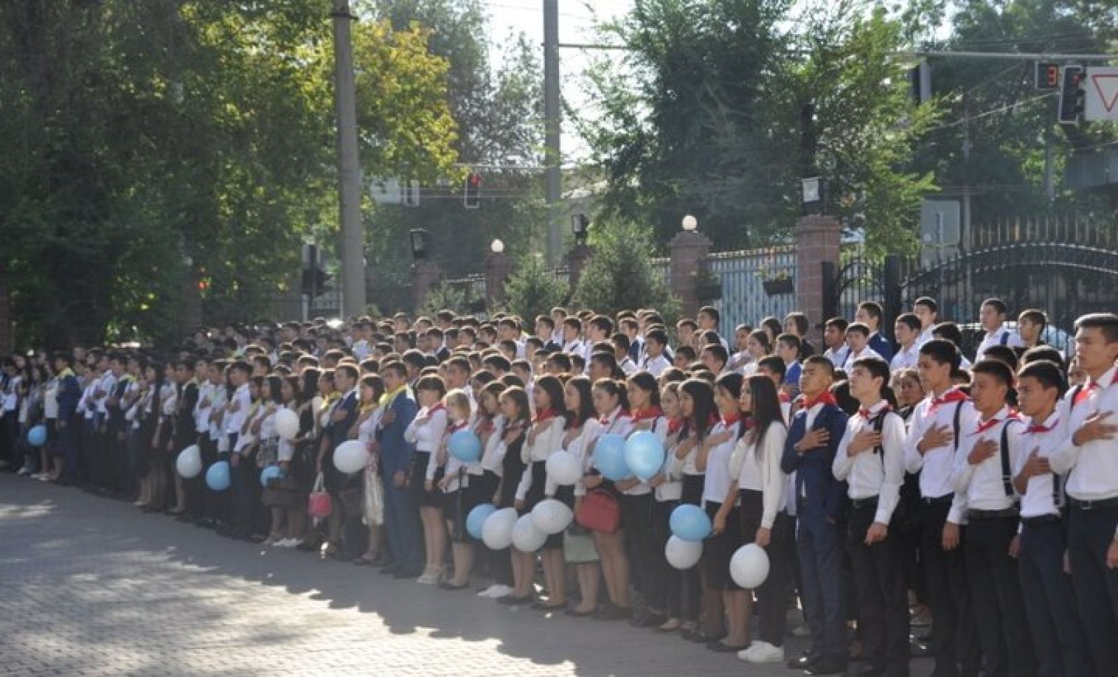 Өнер-білім бар жұрттар...