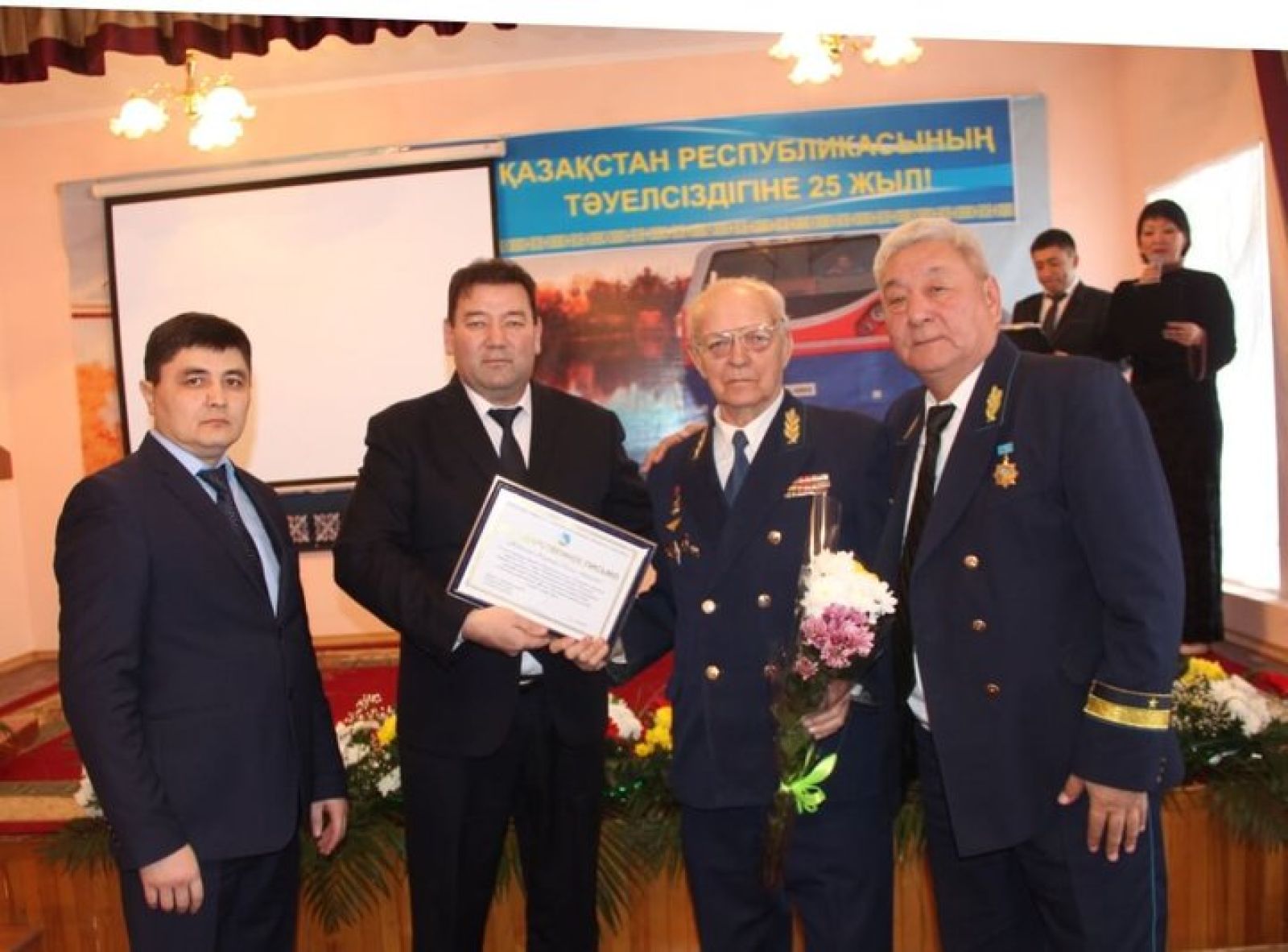 Герои дня – те, кто стоял у истоков независимости