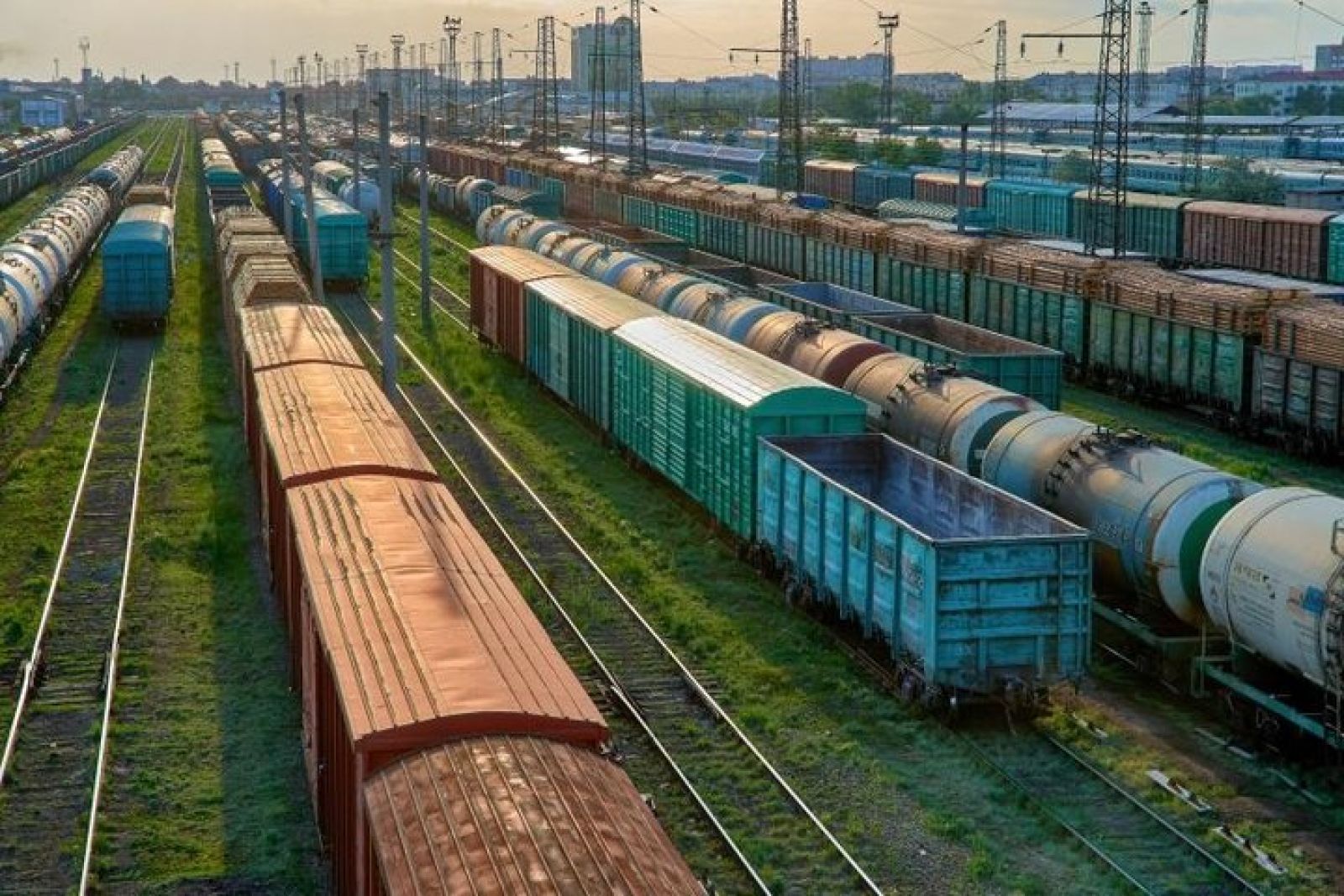 900 тысяч тонн цемента перевезено в мае по сети ҚТЖ