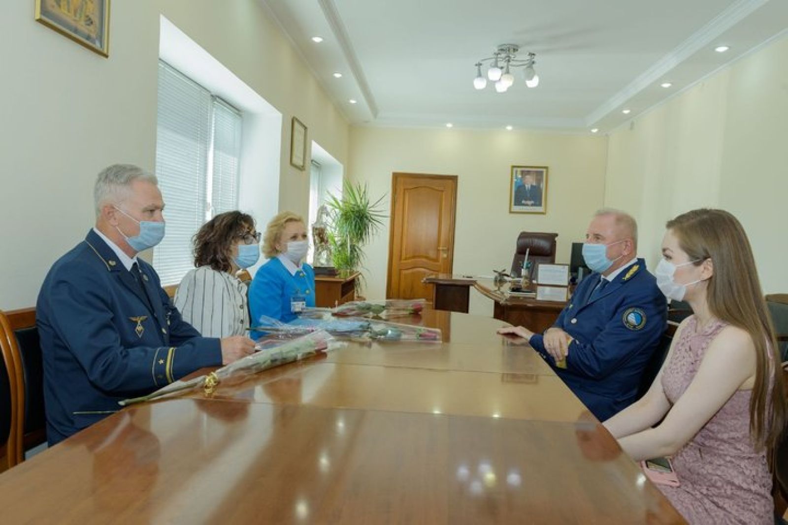 Петер Штурм наградил сотрудников АО «Пассажирские перевозки» ко Дню работников транспорта