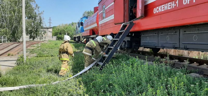 Учения по тушению условного пожара на нефтебазе прошли на станции Өскемен-1
