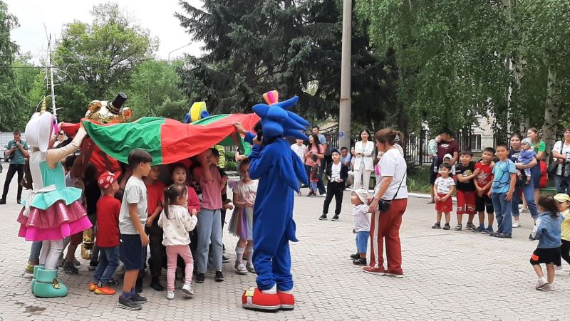 Праздник для детей железнодорожников в Усть-Каменогорске