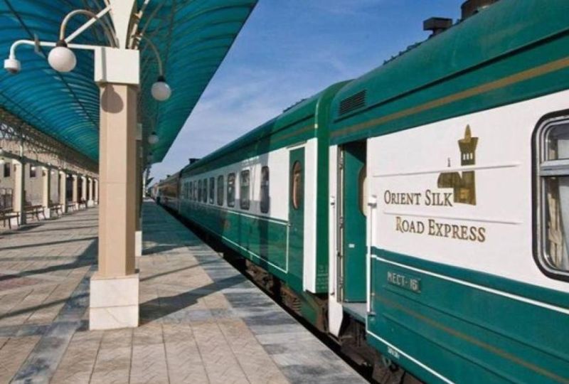 Өзбекстанда шетелдік туристер үшін чартерлік пойыз іске қосылды