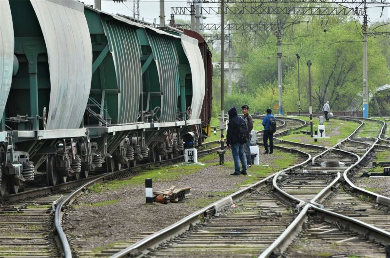 Безопасные каникулы: железнодорожники Уральска напомнили школьникам правила поведения на железной дороге
