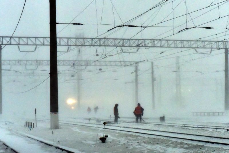 Более 70 тыс. кубометров снега вывезли работники ҚТЖ с помощью спецтехники