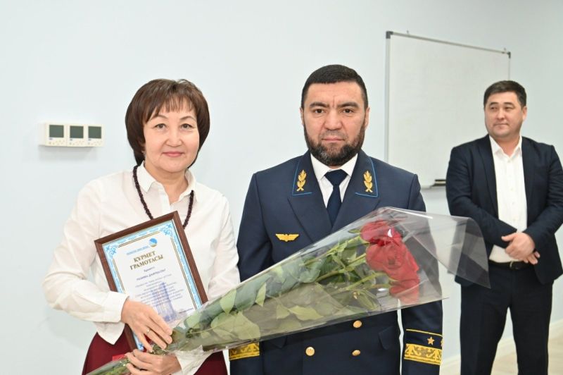 Кәсіби маман Рахима Дайырованы әріптестері ерекше сый-құрметпен зейнет демалысына шығарып салды
