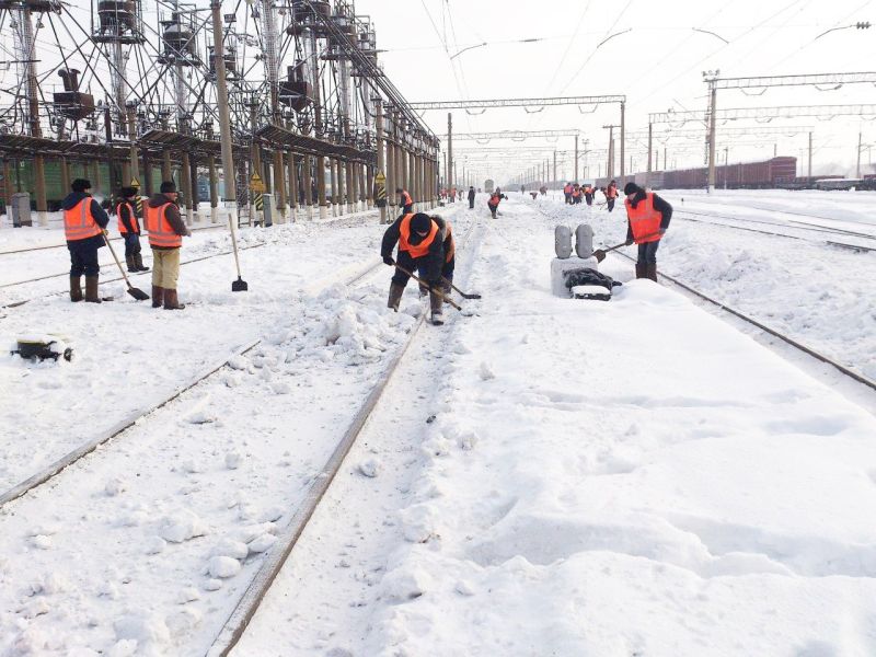 Уборка снега в Акмолинском регионе проводится в круглосуточном режиме