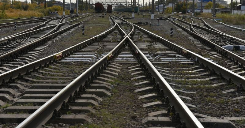 В Павлодаре железнодорожник попал под поезд. Предстоит серьезное лечение