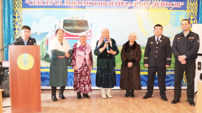 Руководители поблагодарили матерей за сыновей-машинистов