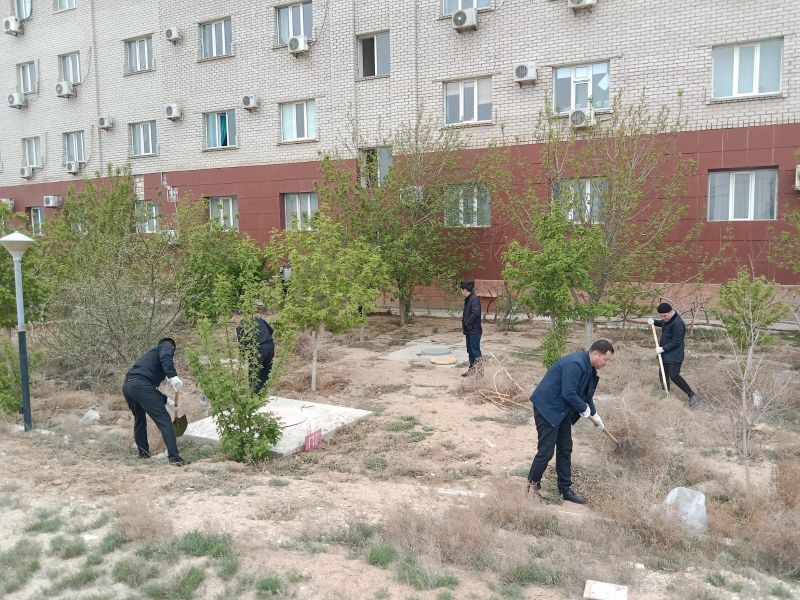 Теміржол мекемелерінің ауласы абаттандырылды (Фото)