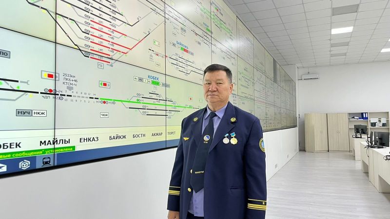 Пойыздар қозғалысын тиімді басқарып отырған білікті диспетчер
