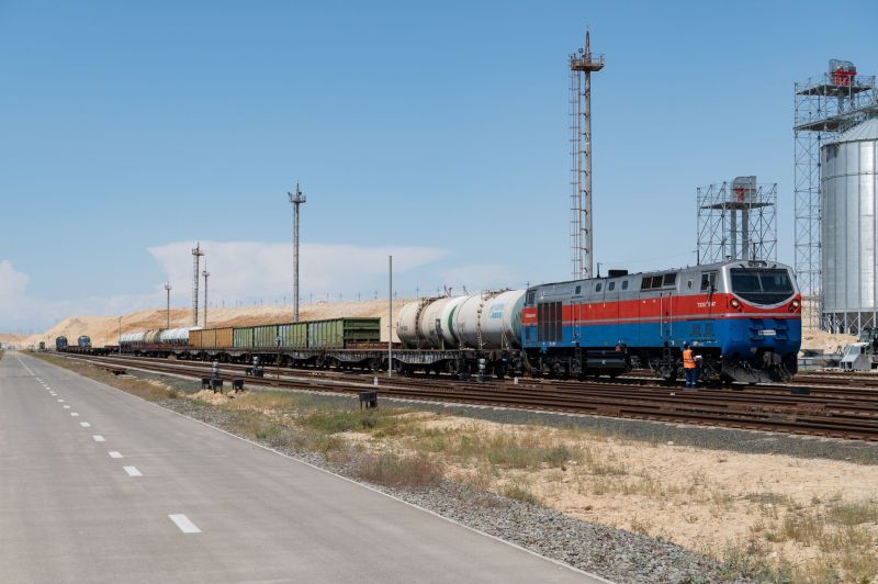 Более 1 500 тонн бытовых товаров везет грузовой поезд из провинции Гуйчжоу в Алматы