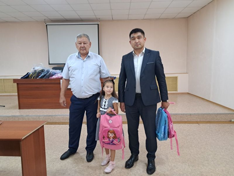 Дорога в школу: подарки первоклассникам преподнес к новому учебному году профсоюз Семейского отделения грузовых перевозок