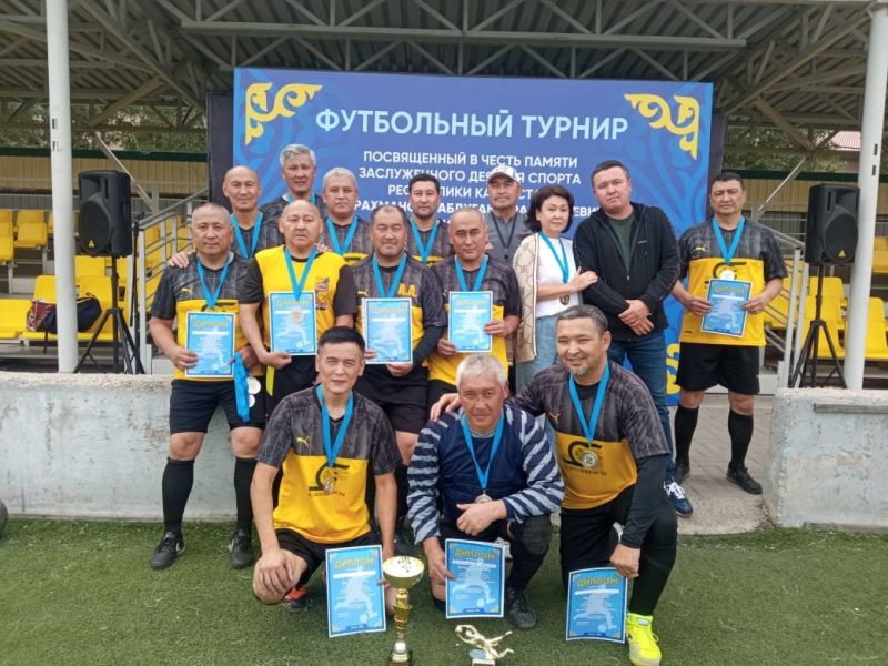 «Серебро» турнира ветеранов завоевала команда центра развития и оценки персонала ж/д транспорта