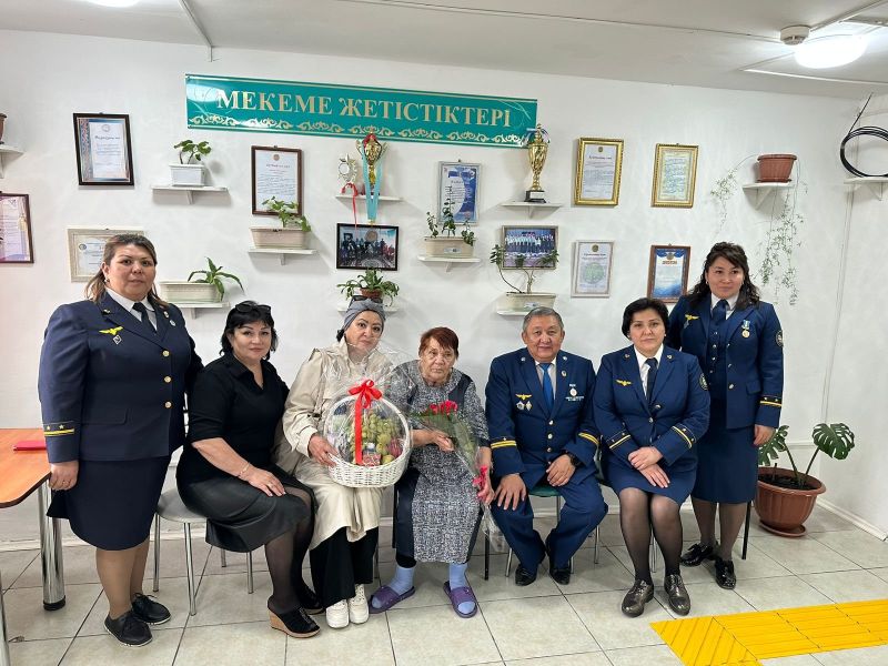 Қарттар үйіндегі кездесу
