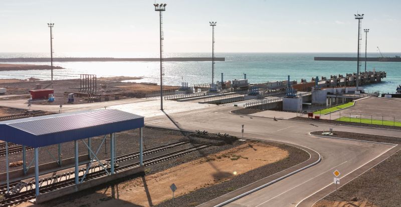 Перевалка генеральных грузов началась на морском терминале «Саржа»