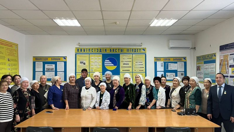 Бейнеулік теміржолшылар аудан әкімдігінің марапатына ие болды (Фото)