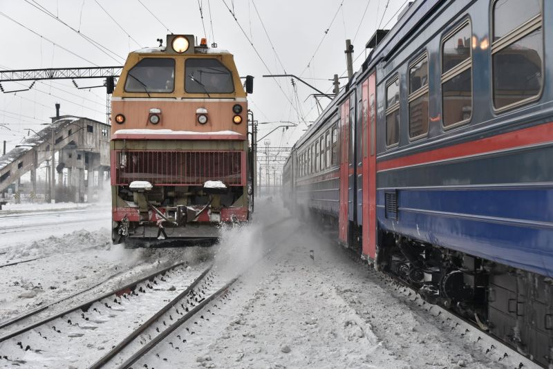 Свыше 82 тысяч кубометров снега убрано с ж/д путей Казахстана за зиму
