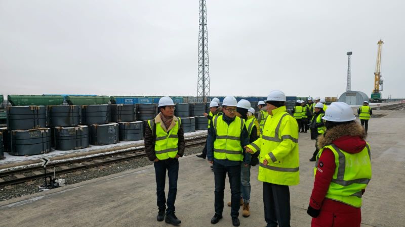 Работа по строительству контейнерного хаба  в порту Актау продолжается