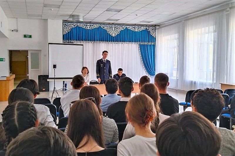 Железнодорожники провели профилактические беседы со старшеклассниками в ЗКО