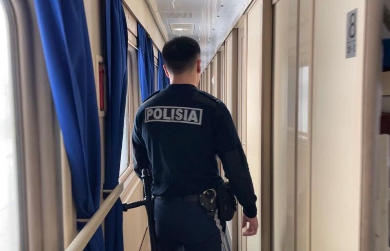 Масаң күйдегі Ресей азаматы жолаушылар пойызынан түсіріліп, 100 мың теңге айыппұл арқалады