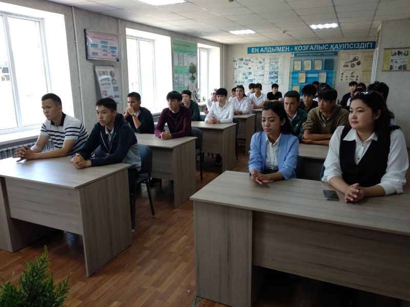 Студенттер Атырау станциясына келді