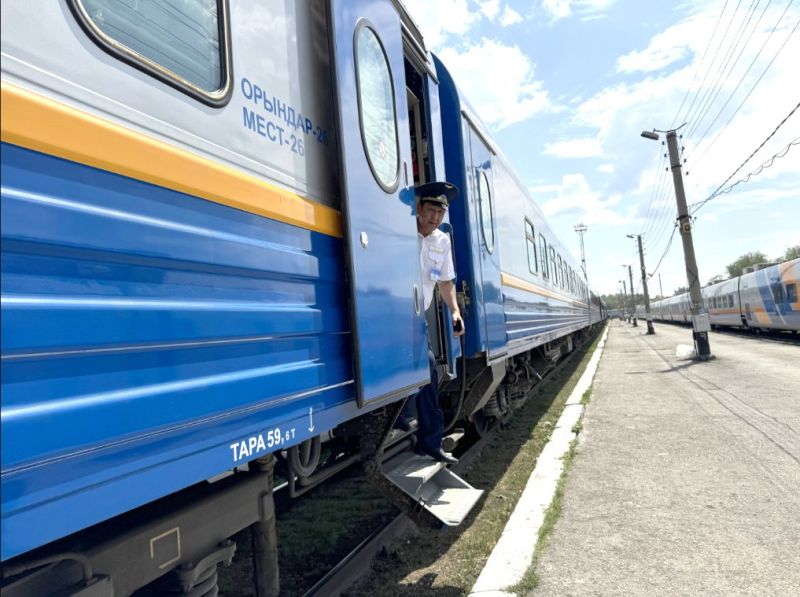 Елдің батысына су жаңа вагонмен қамтылған пойыздар жүре бастады