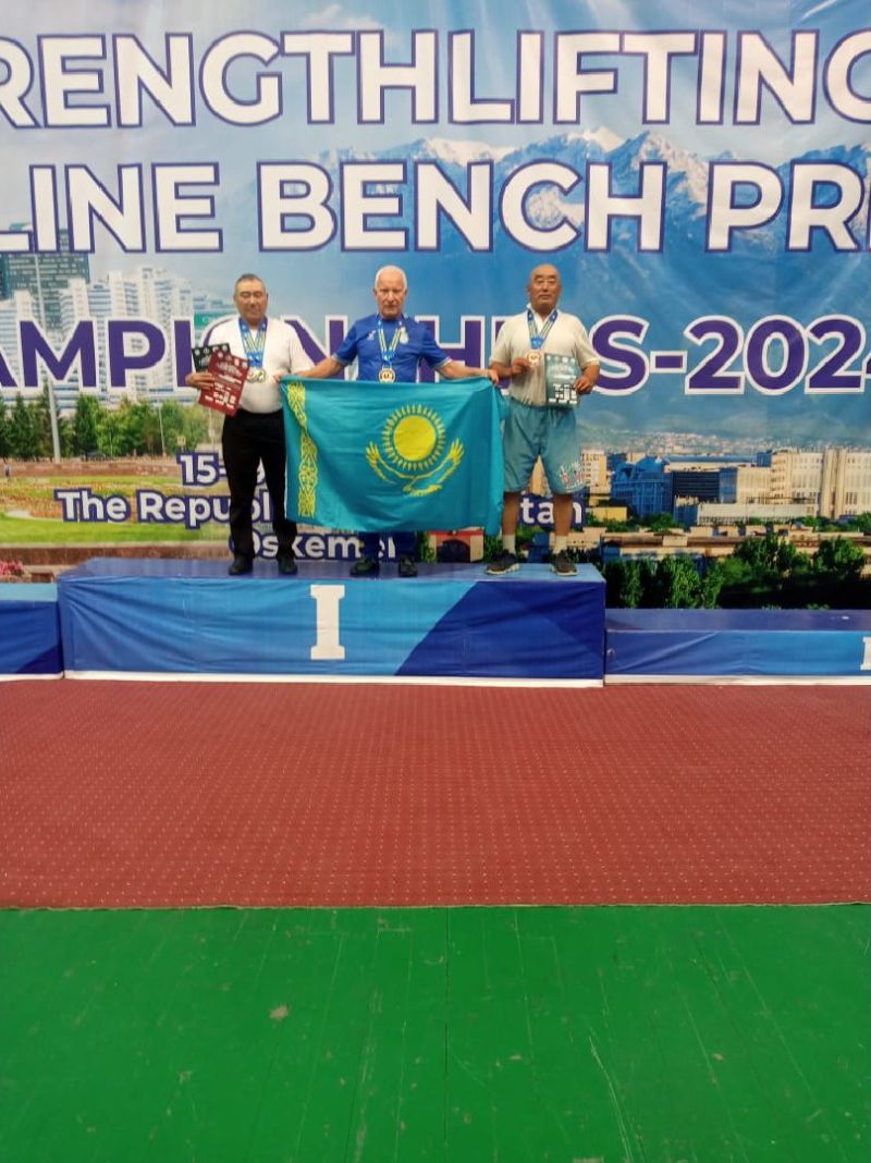 Ветеран-железнодорожник в 4 раз стал чемпионом мира по стритлифтингу