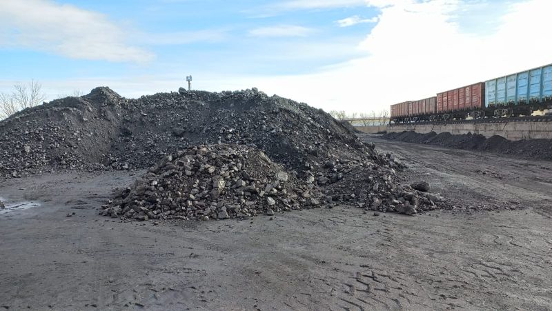 Около 545 тысяч тонн угля запасли на складах в Карагандинской области