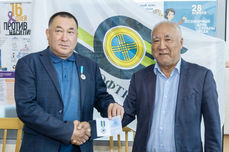 Спортсмену-железнодорожнику Амангелди Шагирову вручили юбилейную медаль ОО «Казпрофтранс»