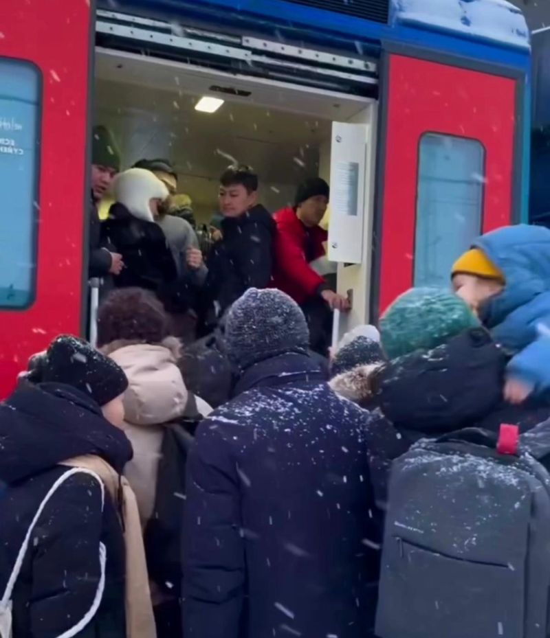 Автожол жабық: ҚТЖ пойыздарымен 700-ден астам адам тасымалданды
