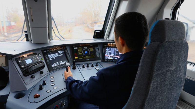 Снижение числа экстренных торможений в 2024 году отметили в Оскеменском эксплуатационном локомотивном депо