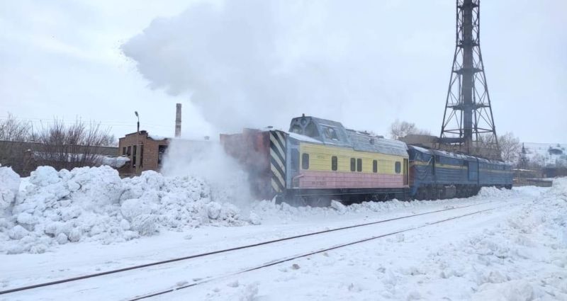 Про уборку снега на станциях и перегонах рассказали в  ВКО