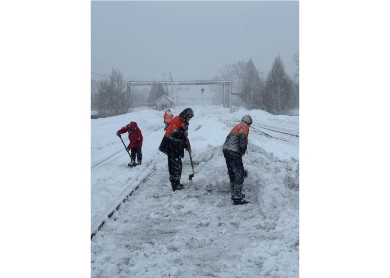 Более 5 тысяч кубометров снега вывезли со станции Риддер