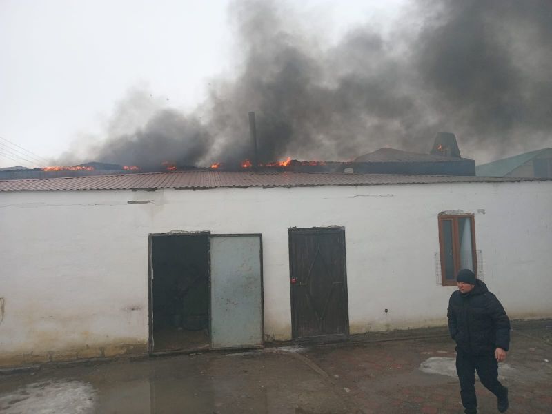 Автомашину пожарного поезда задействовали при тушении пожара на станции Сексеул