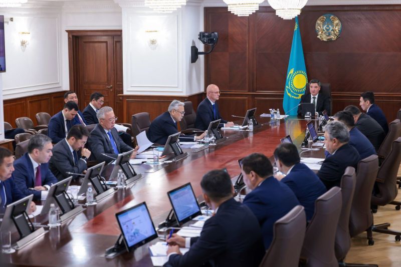 Премьер-министр поручил усилить контроль за реализацией ж/д проектов
